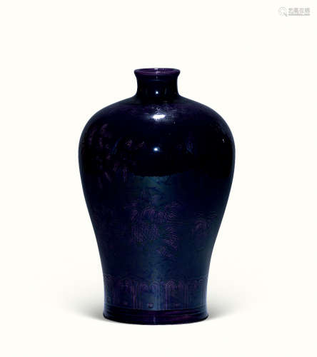 清 茄皮紫釉暗刻三多纹梅瓶