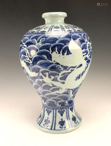 BLUE & WHITE DRAGON MEIPING VASE