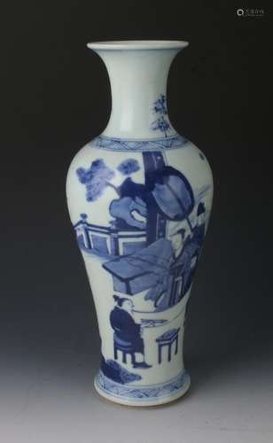 BLUE & WHITE PORCELAIN VASE