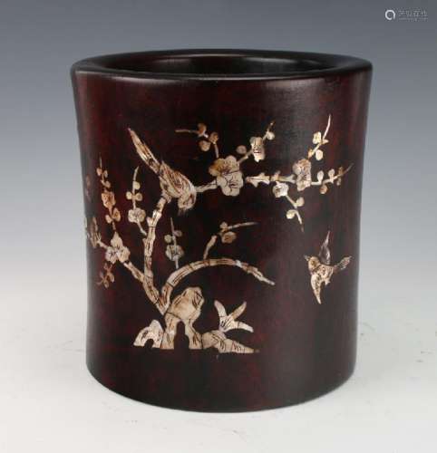 HUANGHUALI & MOTHER OF PEARL BRUSH POT