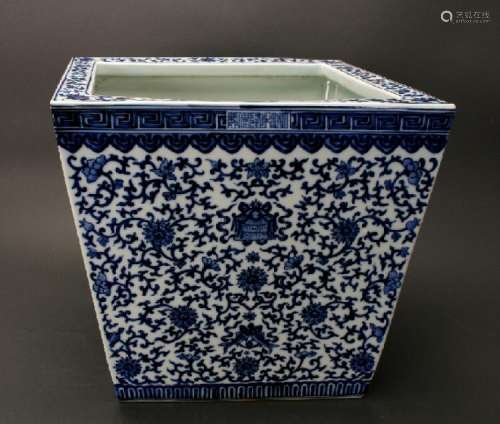 CHINESE BLUE & WHITE PORCELAIN JARDINIERE