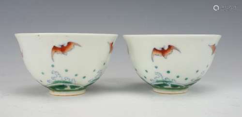 PAIR OF 18TH C TEACUPS WITH BATS