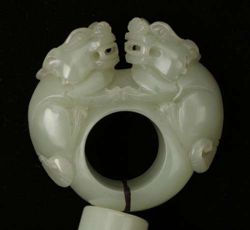 CARVED JADE PENDANT