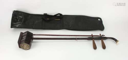 ERHU WITH CARRYING CASE