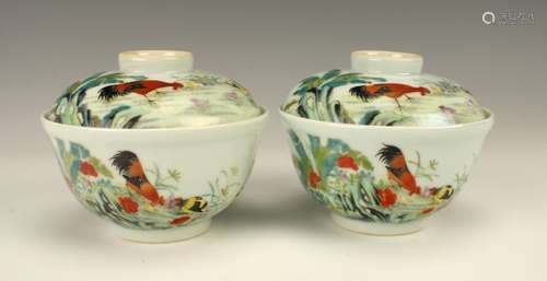 PAIR OF ROOSTER RICE BOWLS