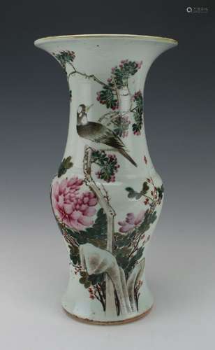 18TH C FAMILLE ROSE VASE