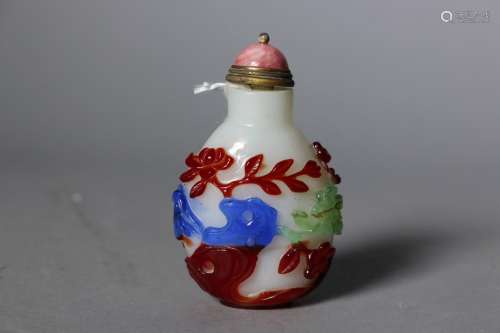 A Chinese overlay peking glass snuff bottle,19th century