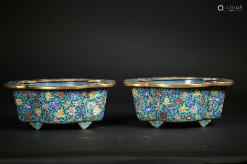 A Pair of Chinese Cloisonne Pots,Late Qing dynasty