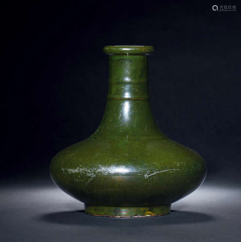 18世纪 鳝鱼青釉弦纹荸荠瓶