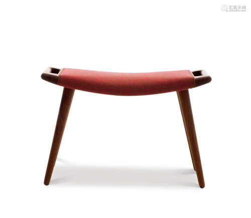 汉斯·瓦格纳 1953年设计 大熊椅脚凳 型号  PP120 胡桃木、织物