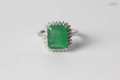 14k White Gold Emerald And Diamond Ring