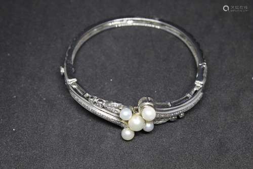 14k Gold Diamond And Pearl Bracelet