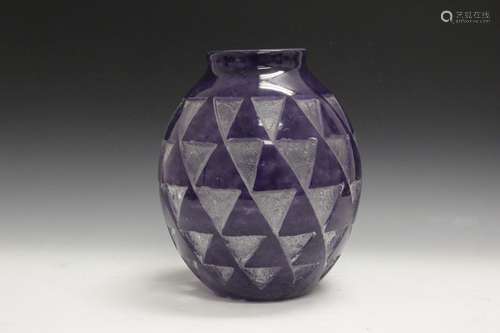 Art Deco Dugue Vase