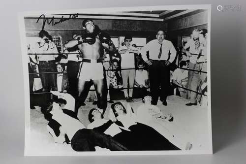 Muhammad Ali Signed Photo With Beatles,  Attributi