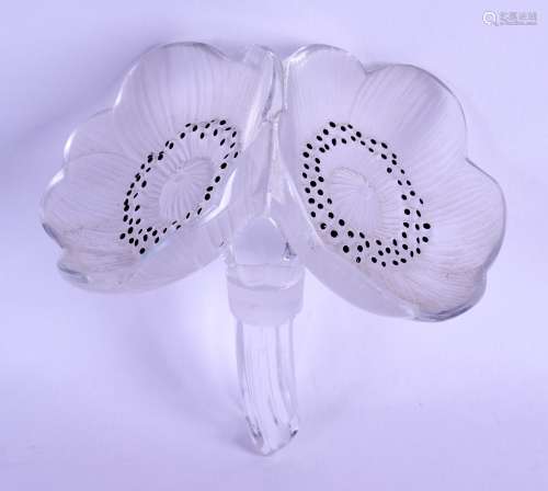 AN UNUSUAL FRENCH LALIQUE FROSTED GLASS DOUBLE FLOWER ORNAMENT with black dimpled decoration. 12.5