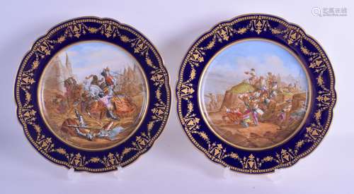 A PAIR OF 19TH CENTURY FRENCH SEVRES PORCELAIN CABINET PLATES painted with battle scenes within a