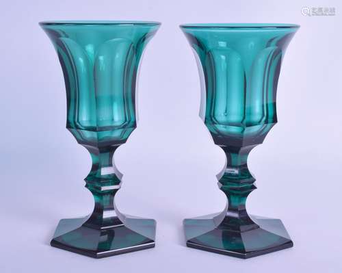 A PAIR OF EARLY 19TH CENTURY GREEN GLASSES with hexagonal facetted body. 12.5 cm high.