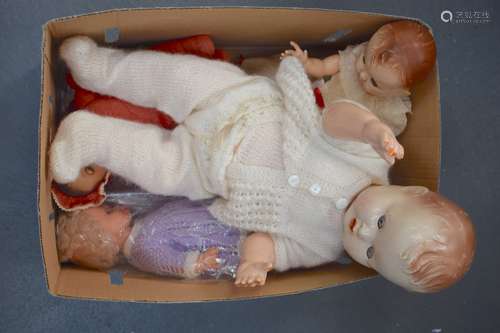 A GROUP OF DOLLS, of varying size. (qty)