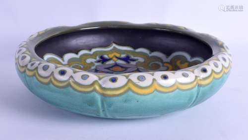 A STYLISH DUTCH GOUDA POTTERY BOWL Jeanette Royal, pattern 5471. 25 cm wide.