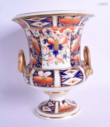 19th c. Derby vase painted in imari style, red mark. 17 cm high.