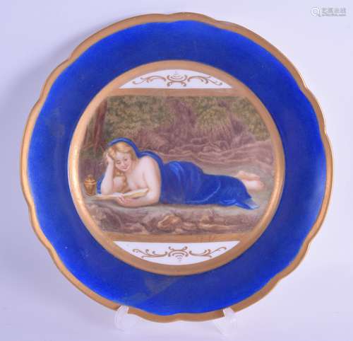 AN EARLY 20TH CENTURY EUROPEAN PORCELAIN SCALLOPED CABINET PLATE painted with a female reclining