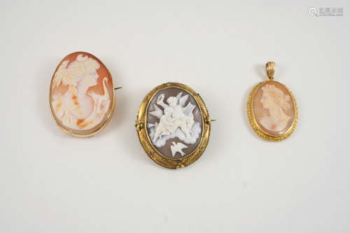 A VICTORIAN OVAL CARVED SHELL CAMEO BROOCH depicting winged cherubs on clouds, with locket
