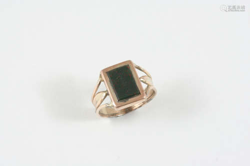 A GEORGIAN GOLD AND BLOODSTONE SIGNET RING the gold ring is mounted with a rectangular-shaped