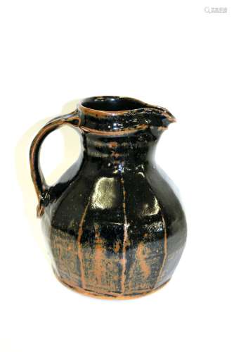WILLIAM 'BILL' MARSHALL JUG - STUDIO POTTERY the stoneware jug with a ridged body and tenmoku glaze.