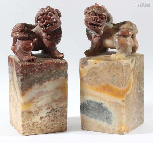 PAIR OF CHINESE SOAPSTONE SEALS, carved as guardian lions on rectangular plinths, height 11cm (2)