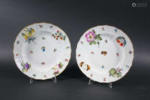 SET OF HEREND DISHES - FRUITS & FLOWERS a set of 25 dishes by Herend, painted in the Fruits &