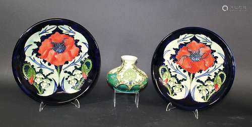 PAIR OF MOORCROFT PLATES - POPPY, AUSTRALIA a pair of modern Moorcroft plates in the Poppy design,