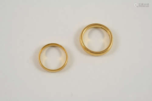 A 22CT. GOLD WEDDING BAND 10.2 grams, together with another 22ct. gold wedding band, 4.7 grams.