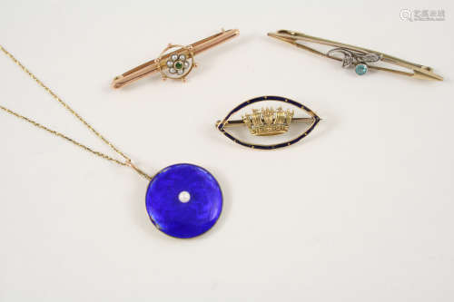 A 15CT. GOLD NAVAL CROWN BROOCH the gold crown is set within a oval blue enamel border, 3cm. long, a