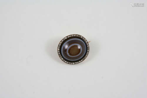 A BANDED AGATE AND DIAMOND BROOCH the oval-shaped banded agate is set within a surround of rose-