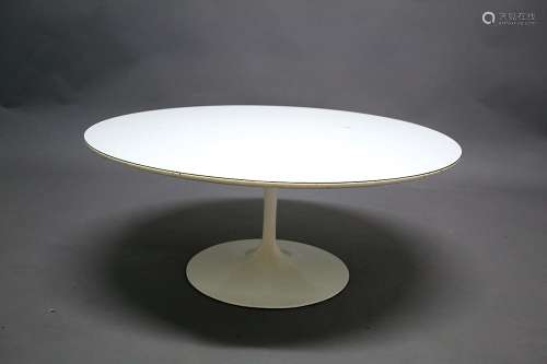 HILLE COFFEE TABLE - EERO SAARINEN, 1975 an aluminium framed coffee table with a laminate top (Model
