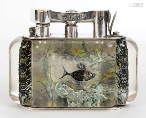 DUNHILL AQUARIUM TABLE LIGHTER a Dunhill Aquarium table lighter, decorated with Fish and foliage