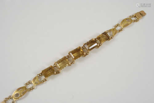 A CITRINE AND GOLD BRACELET the fancy gold bracelet is mounted with graduated step-cut citrines,