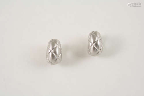 A PAIR OF DIAMOND AND GOLD EARRINGS each engraved 18ct. white gold hoop is set with circular-cut