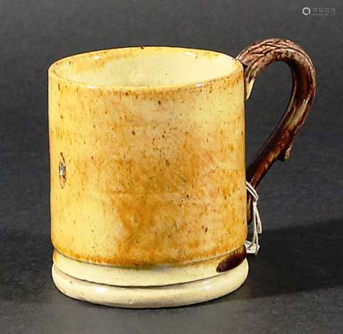 ENGLISH CREAMWARE MUG, Whieldon type, applied with two fish to the inside, the exterior with ochre