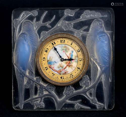 LALIQUE TIMEPIECE - INSEPERABLES an opalescent and clear glass clock in the Inseperables design, the