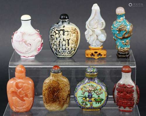 COLLECTION OF EIGHT CHINESE SNUFF BOTTLES, to included hardstone, cloisonne and glass examples (8)