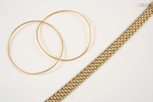 A 9CT. GOLD BRICK LINK BRACELET with ladder clasp, 18.5cm. long, 18.8 grams, together with two