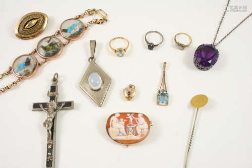 A QUANTITY OF JEWELLERY including a moonstone pendant, a carved shell cameo brooch depicting a