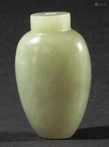 CHINESE GREY GREEN NEPHRITE JADE SNUFF BOTTLE, of ovoid form, height 5.2cm