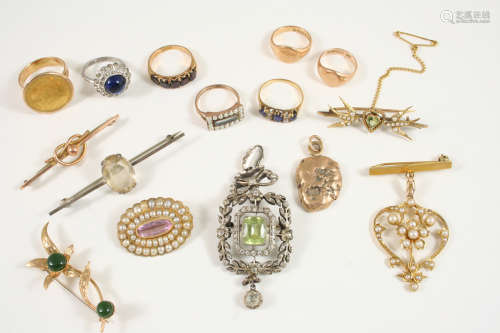 A QUANTITY OF JEWELLERY including a gold and half pearl set openwork foliate pendant, a peridot