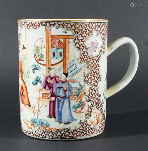 CHINESE FAMILLE ROSE TANKARD, late 18th century, enamelled with courtesans seated in a garden,