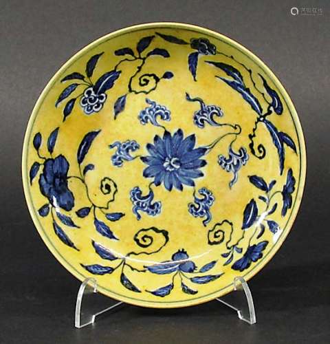 CHINESE MING STYLE YELLOW GROUND SAUCER, Daoguang, underglaze blue painted with flowers and foliage,