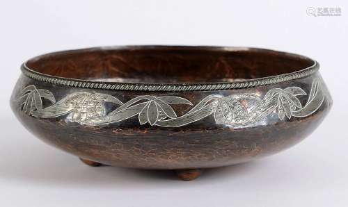 HUGH WALLIS - ARTS & CRAFTS BOWL a hand beaten circular copper bowl, inlaid in pewter with a