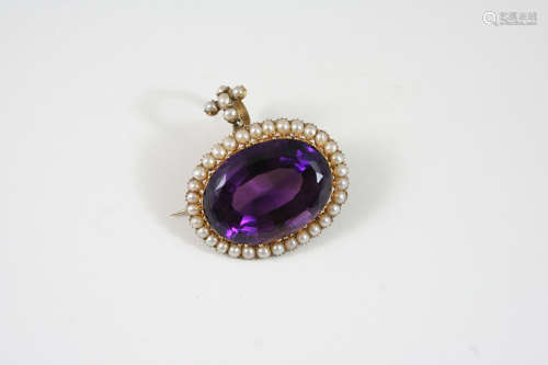 AN EARLY 20TH CENTURY AMETHYST AND PEARL SET BROOCH PENDANT the large oval-shaped amethyst is set