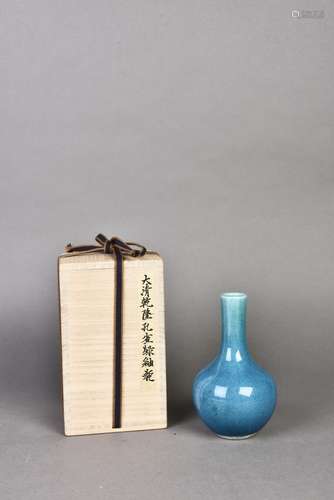 A TURQUOISE GLAZED BOTTLE VASE, QING DYNASTY, QIANLONG PERIOD